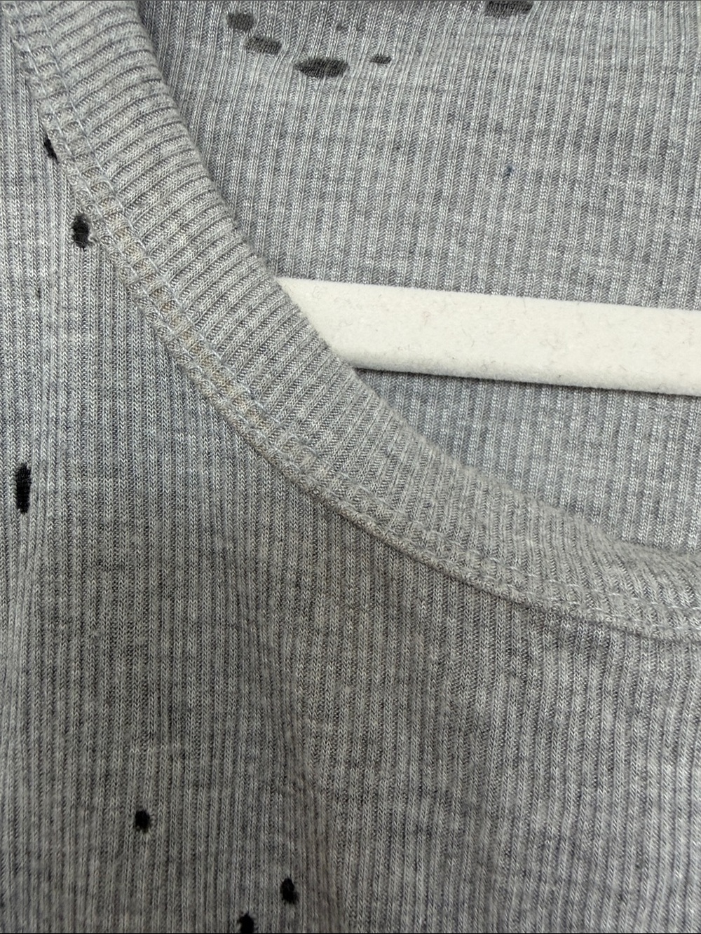 Michael Lauren Distressed Long-Sleeve Gray Ribbed Top - Picture 2 of 2